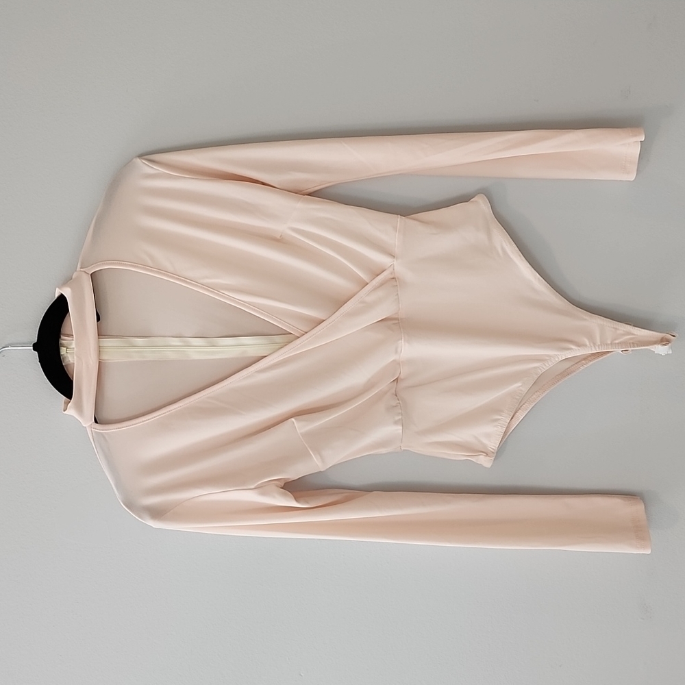 PrettyLittleThing Nude V-Neck Bodysuit Size 4